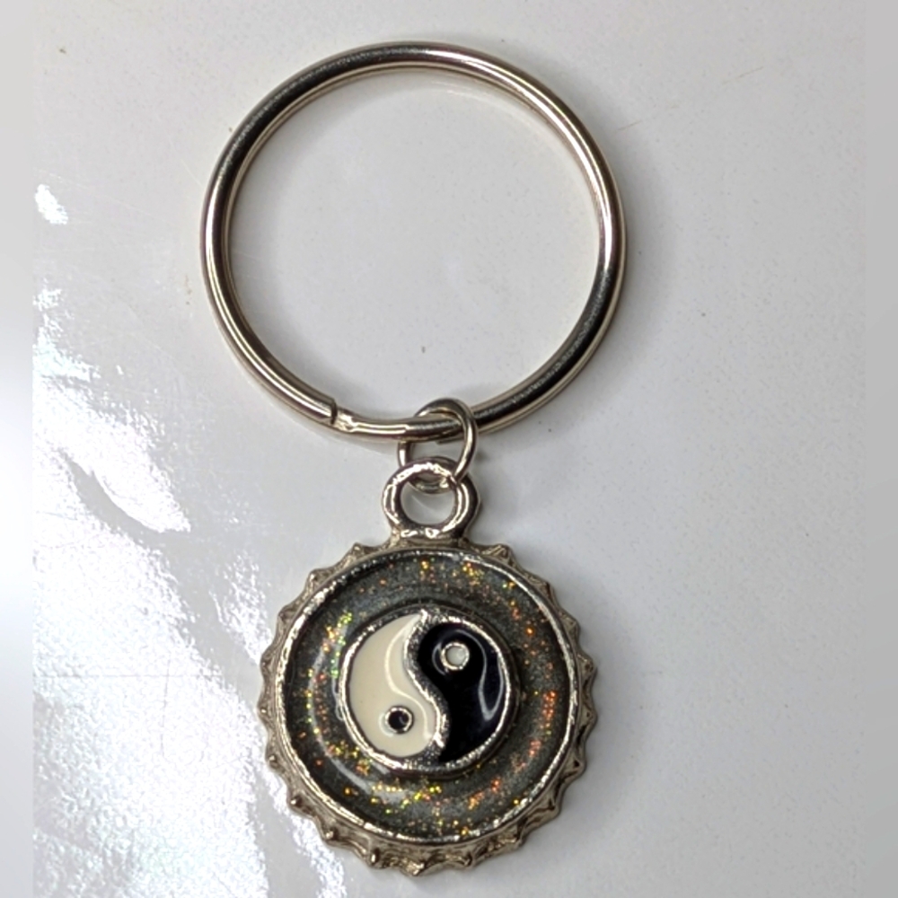 Vintage Bottle Cap Shaped Yin Yang Keychain with Glitter Accents
